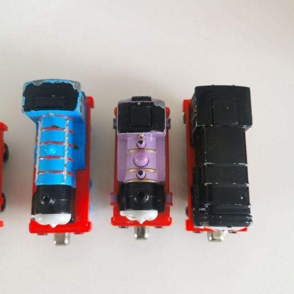 Thomas and Friends take a long metal trains - Picture 2 of 4